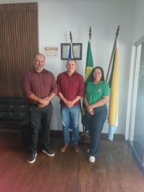 ARIS-MT se reúne com prefeito de Pontal do Araguaia e orienta município sobre regulação e tarifas